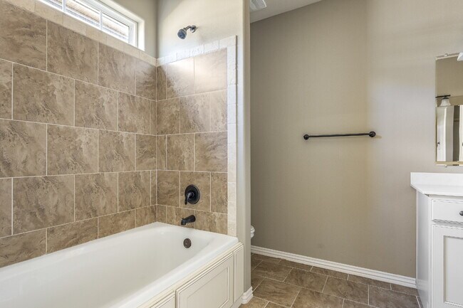 Building Photo - 537 N Keats Dr