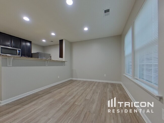 Building Photo - 909 Northern Dancer Ln