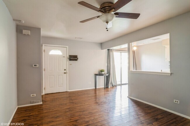 Building Photo - 329 David Ct