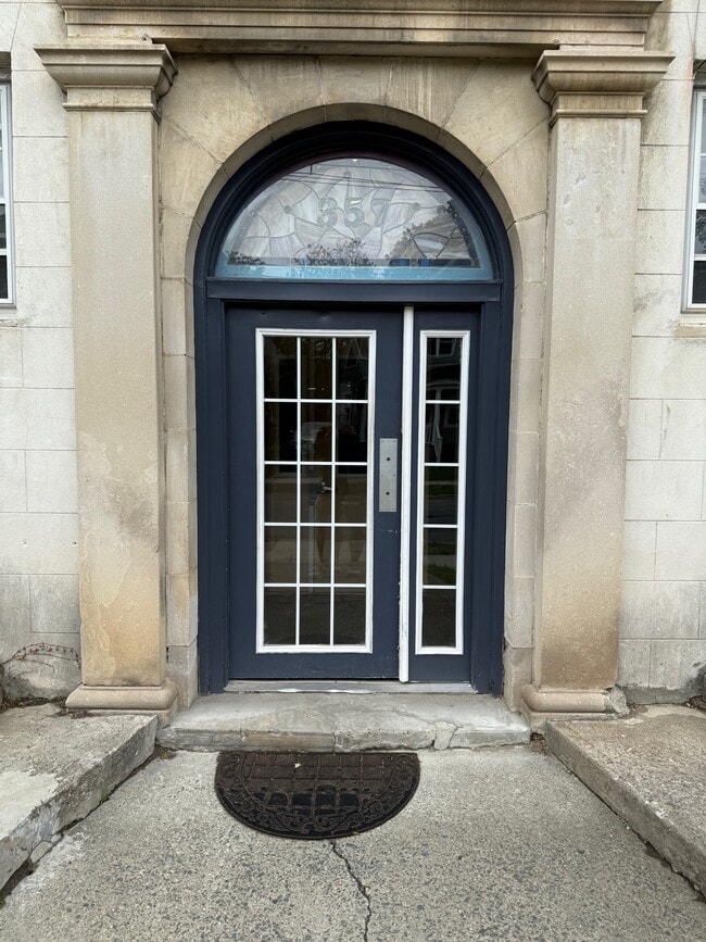 Building Photo - 357-363 Morris St