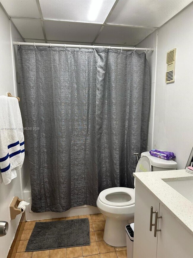 Building Photo - 10000 NW 80th Ct