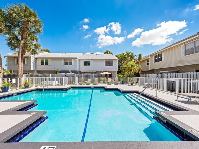 Building Photo - 1921 NE 15th Ave