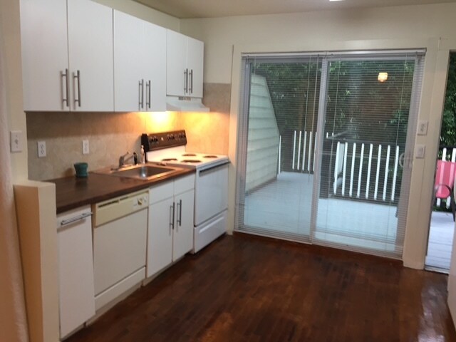 kitchen - 787 Forrest St NW