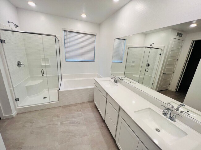 Building Photo - New Summerlin View