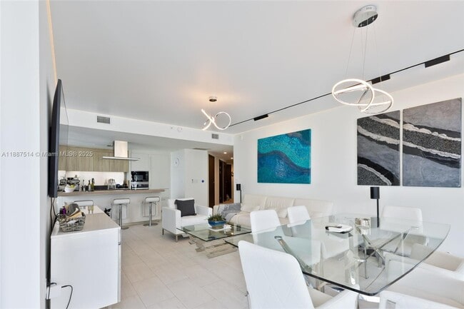 Building Photo - 1000 Brickell Plaza