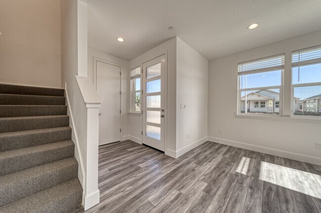 Building Photo - 2221 Tapia Wy
