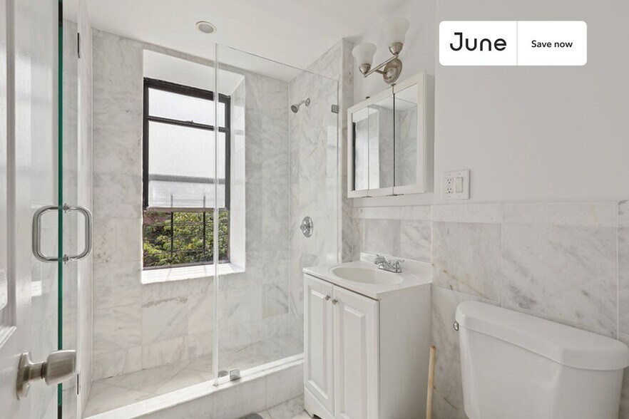 Building Photo - 23 E 109th St