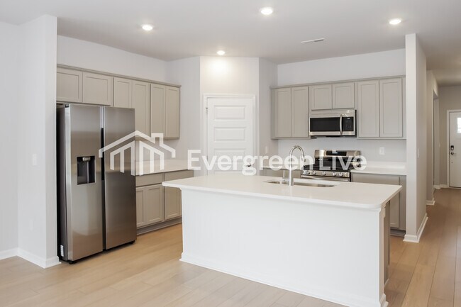 Building Photo - 221 Shangrila Wy