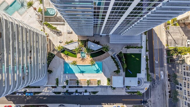 Building Photo - 153 N Seabreeze Blvd