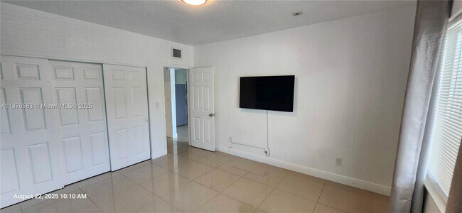 Building Photo - 9800 E Bay Harbor Dr