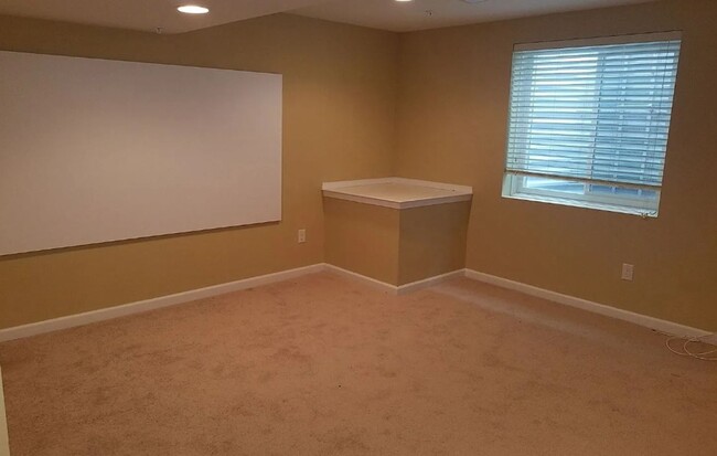 Building Photo - Spacious 3-Bedroom Townhome in Laurel Fiel...
