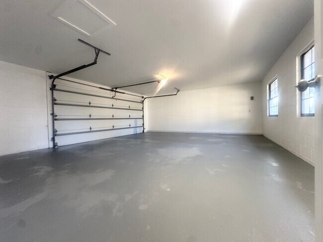 Building Photo - 107 Maplewood Dr