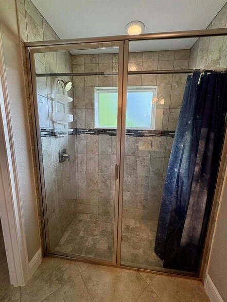 Building Photo - 713 SE East Ave