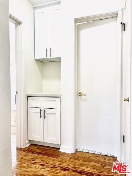 Building Photo - 2401 Beachwood Dr