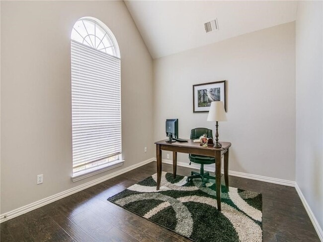 Building Photo - 4425 Cityview Dr