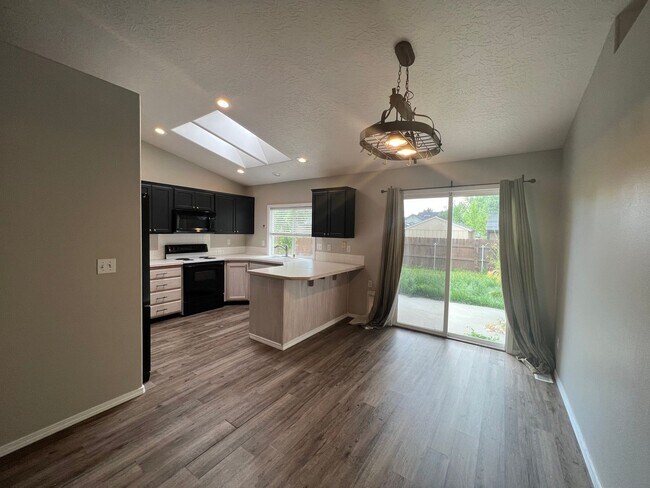 Building Photo - 4 Bedroom 2 Bath Home in Northwest Boise available soon!