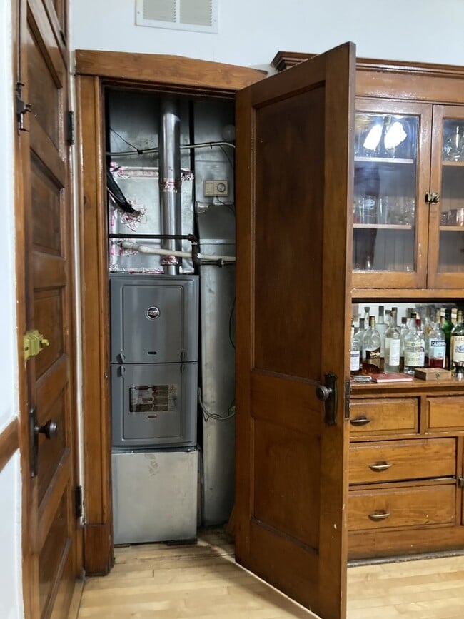 Building Photo - 2223 W Iowa St