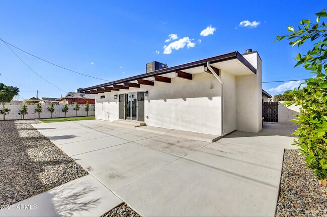 Building Photo - 2223 N 74th St