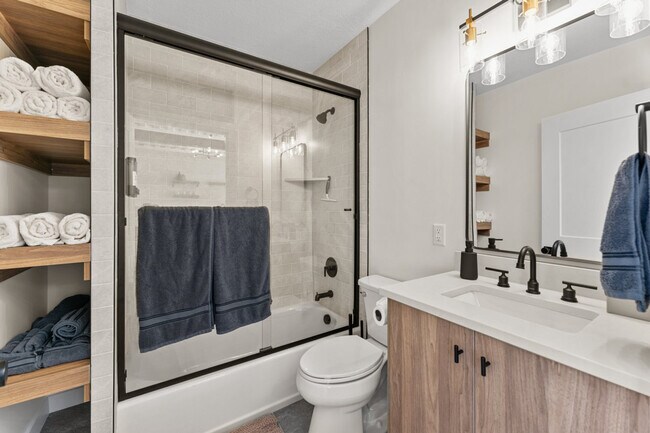 Building Photo - 220 Circle Dr