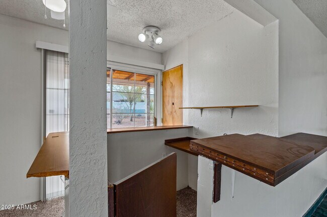 Building Photo - 13 E Desert Dr