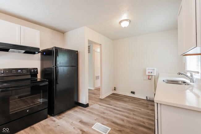 Building Photo - 8161 Schoen Dr