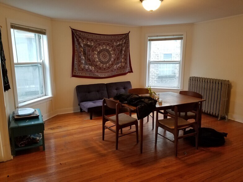 Dining room - 1256 W Arthur Ave