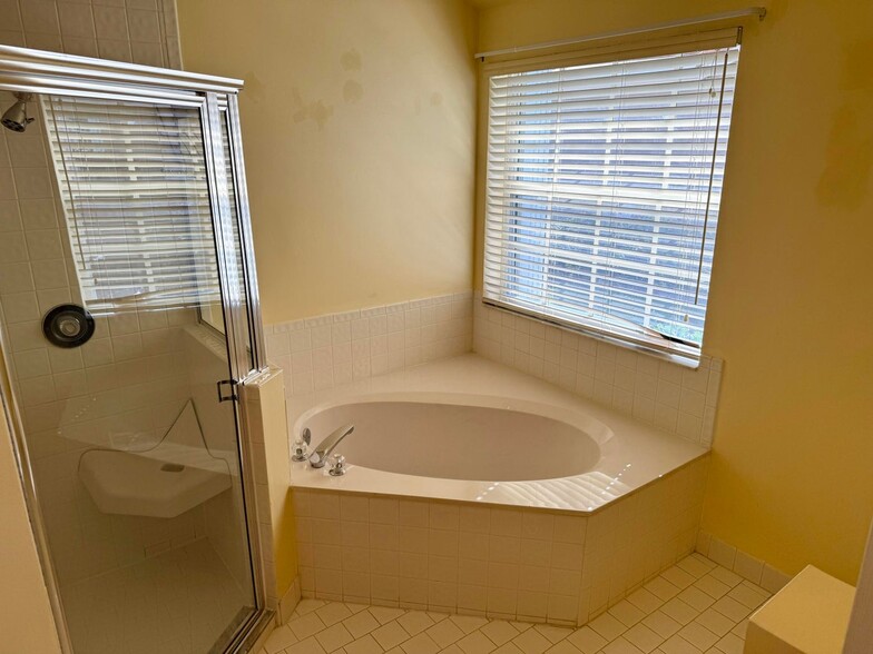 Building Photo - 1069 Sweet Briar Pl