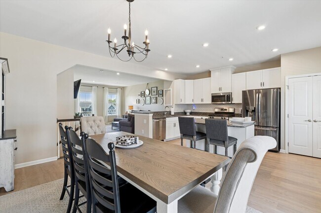 Building Photo - Beautiful 3B/2.5B Townhome in Downingtown ...