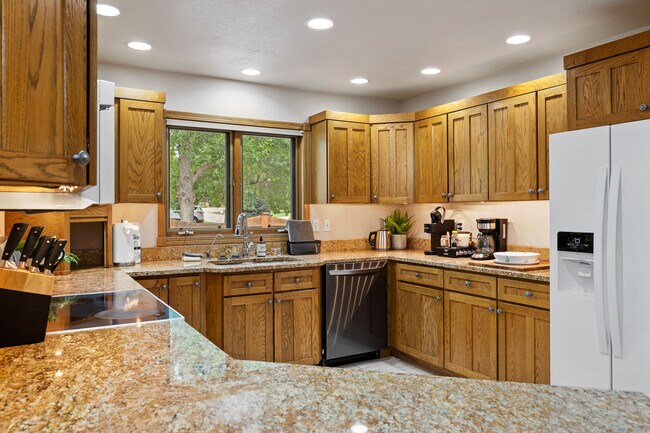 Building Photo - 23679 Dogleg Dr