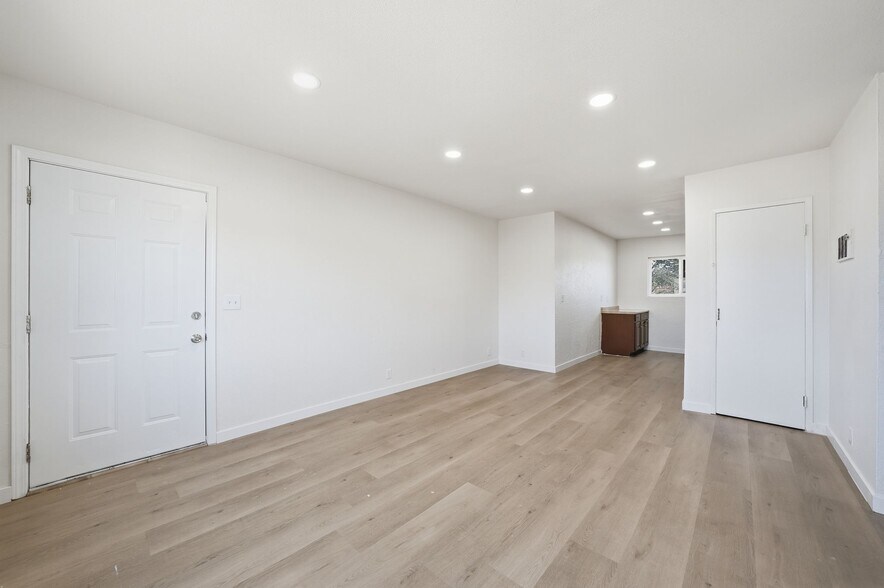 Building Photo - 12621 Lindo Ln