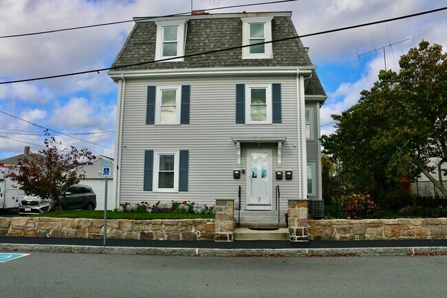 Building Photo - 2 Forest St