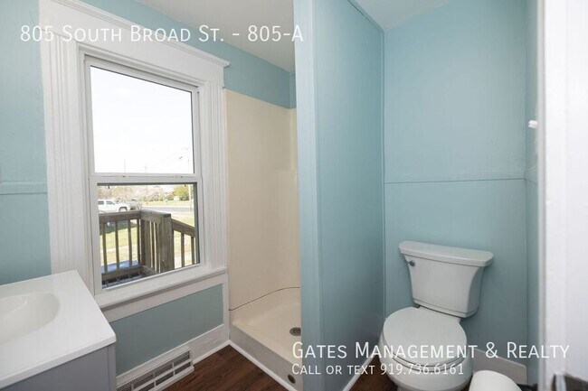 Building Photo - 805 S Broad St