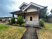 Building Photo - Elegant 3 Bed, 2 Bath Home in Spokane!