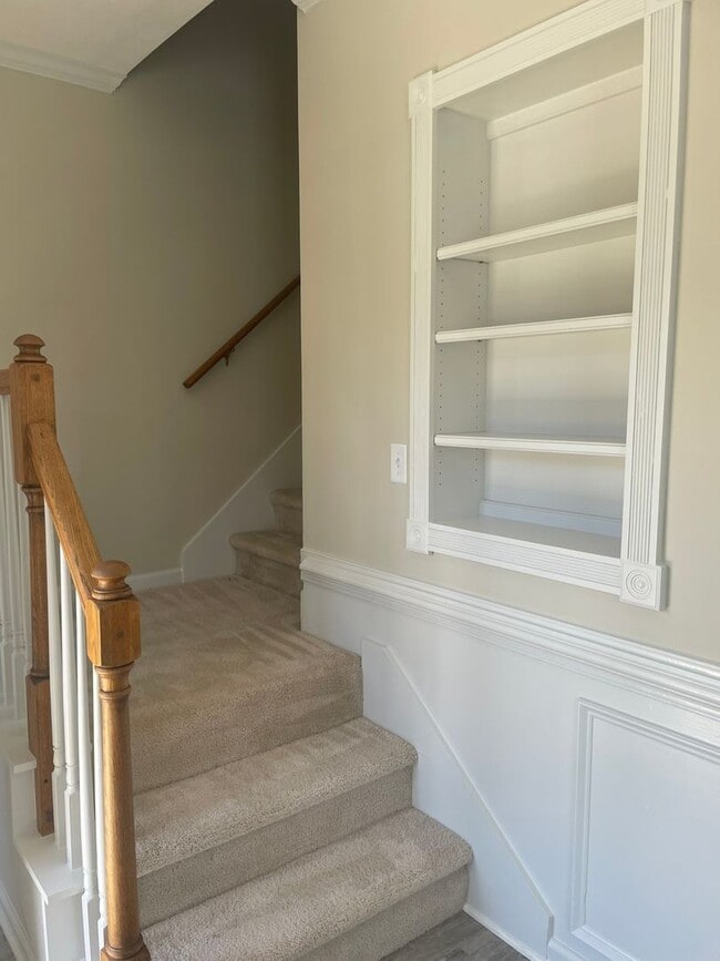 Building Photo - Beautiful Townhome Across Street From Jones Creek Golf Club