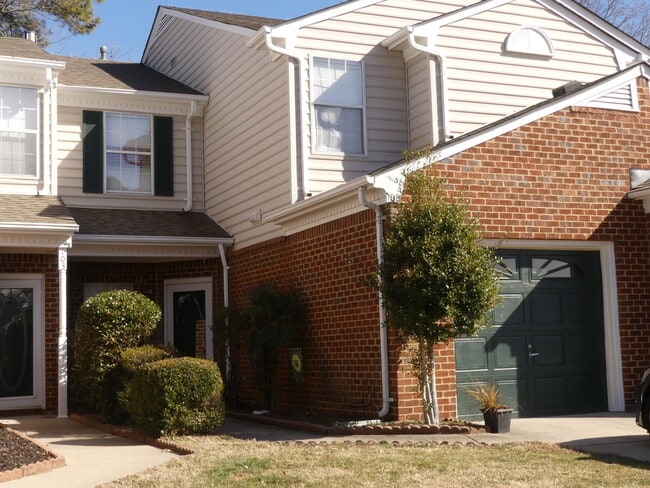 Primary Photo - 105 Kingston Ct