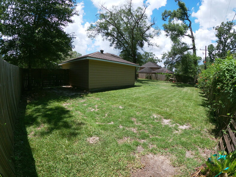 Building Photo - 2614 N Woodloch St