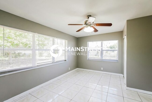 Building Photo - 3 Bedroom Pet-Friendly Home in Fort Lauder...