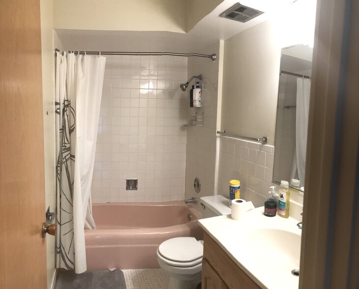 Bath - 10340 S Komensky Ave