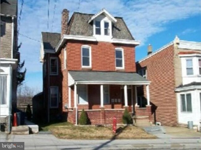 Primary Photo - 608 DeKalb St