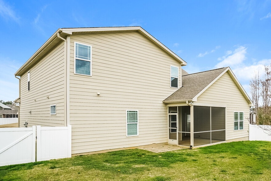 Building Photo - 38 Birdo Point Way