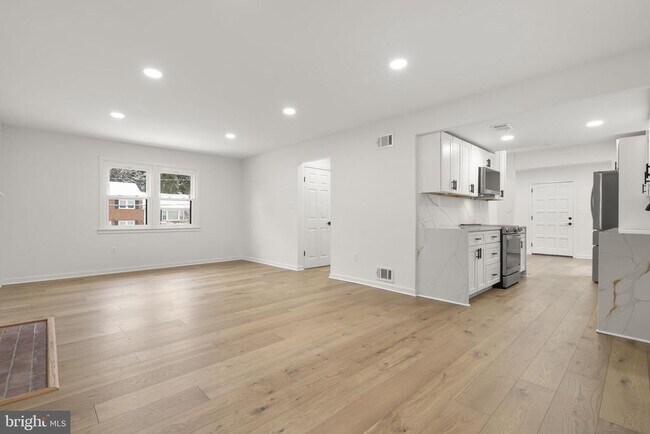 Building Photo - 2339 N Powhatan St