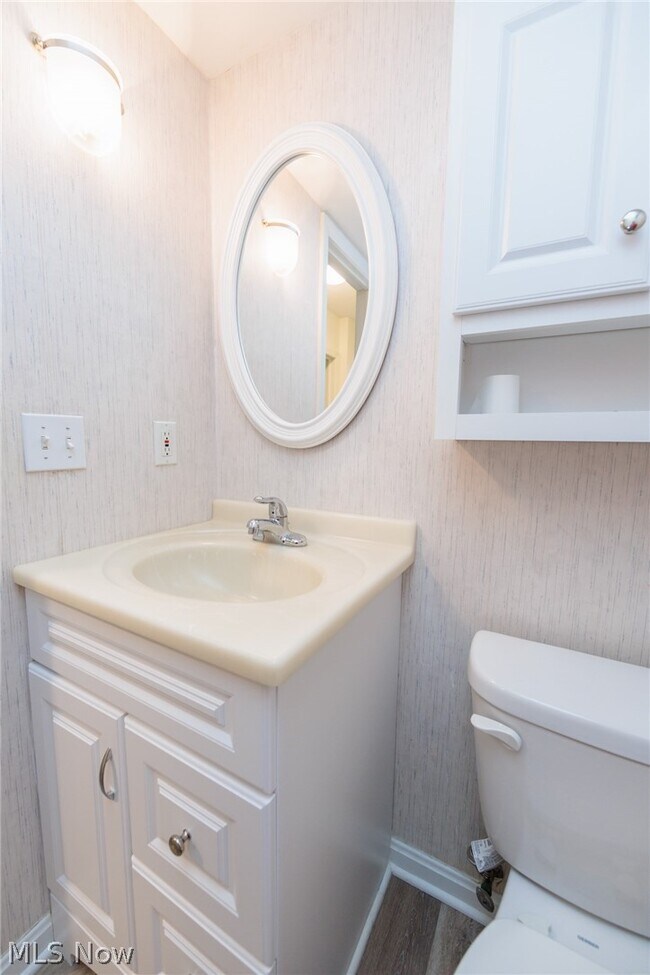 Building Photo - 7020 Carriage Hill Dr