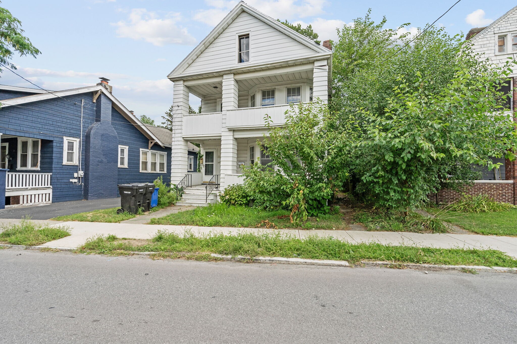 Building Photo - 22 N Lake Ave