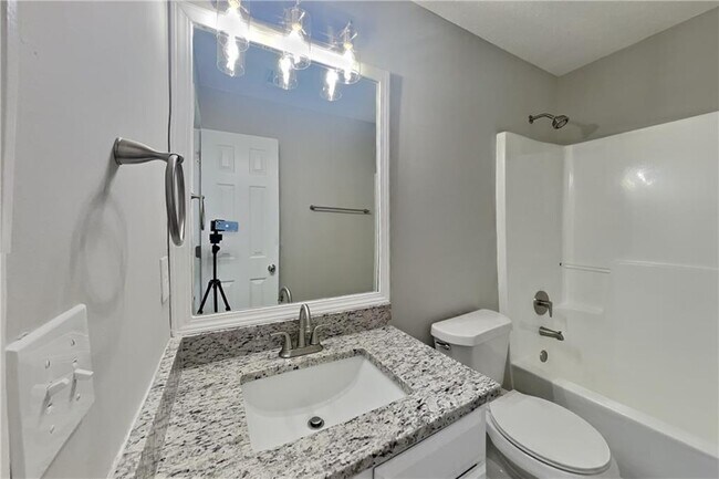 Building Photo - 4087 Rosebud Park Dr