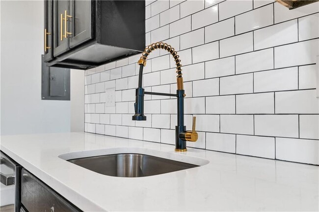 Building Photo - 382 Orms St