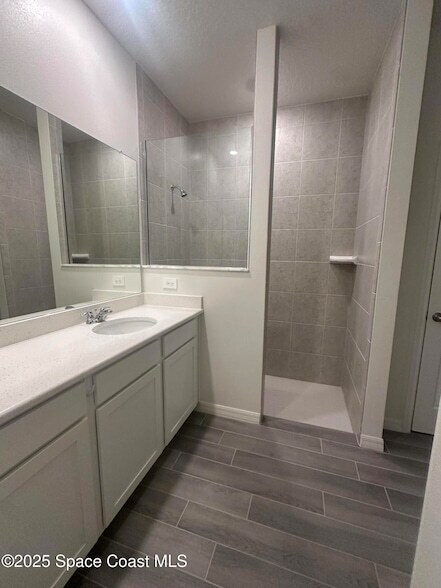 Building Photo - 852 Remsen Ave NW