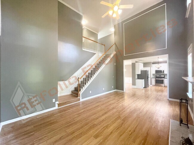 Building Photo - Lovely 4 Bedroom, 2.5 Bath Home w/ 2-Car G...