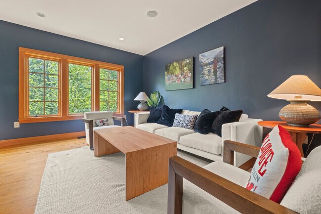 Building Photo - 28 Yellow Birch Cir