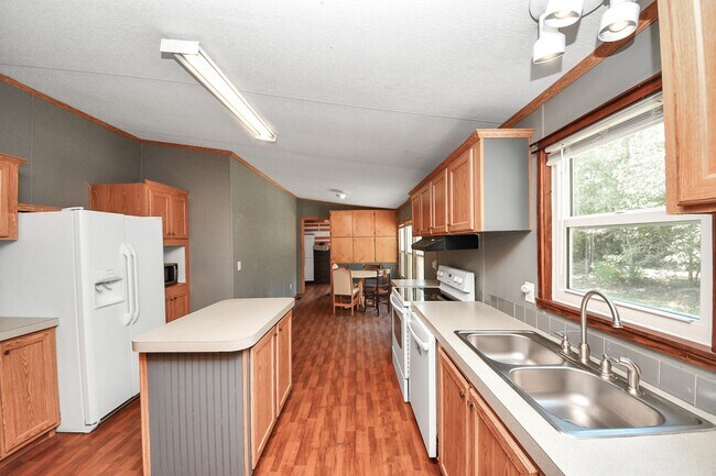 Building Photo - 16338 Hill Country Ct