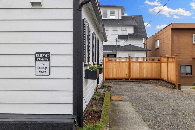 Building Photo - 120 4th Ave N